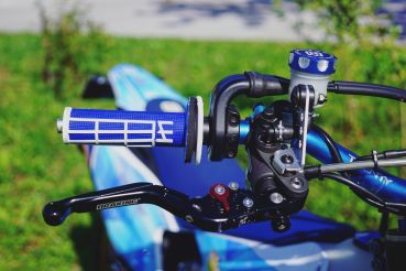 Preview: BRAKING Radial Bremspumpe 16 mm Supermoto inklusive Behälterkit mit schwarzem Hebel