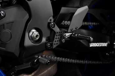 GILLES Fußrastenanlage AS31GT3 schwarz für Yamaha YZF-R9 RNA3, RNA4, RNA5 (2025 - )