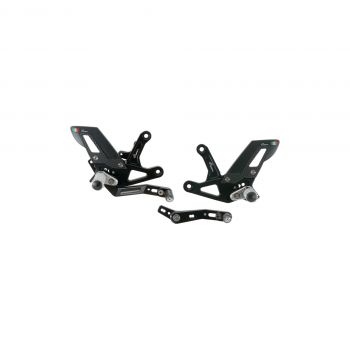 Lightech Fussrastenanlage Triumph Speed Triple 1200 RR / RS 2021- mit klappbaren Rasten und mit ABE