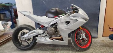 Aprilia RS 660 2021- Sebimoto Verkleidung 2 teilig + Winglets rechts und links und Höcker geschlossen für Moosgummi