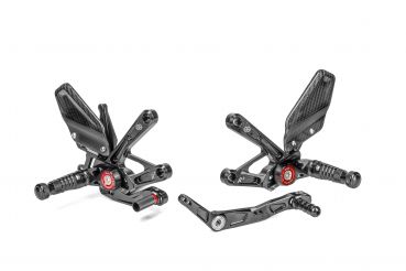 Gilles Tooling Fußrastenanlage MUE2 schwarz Für Yamaha YZF-R1 (RN 65) ab 2020