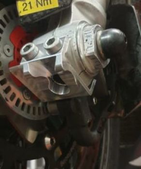 RMP VorderradFix – Radsupport für Yamaha R1 RN32 RN49 RN65