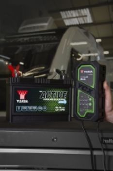 Yuasa Motorcycle Smart Charger YCX12L - Batterieladegerät