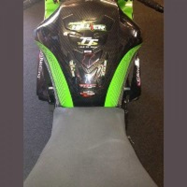 Aprilia Tuono RSV 1000  2006-2010 Eazi Grip EVO Tank Traction