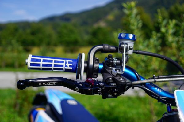 BRAKING Radial Bremspumpe 16 mm Supermoto inklusive Behälterkit mit schwarzem Hebel