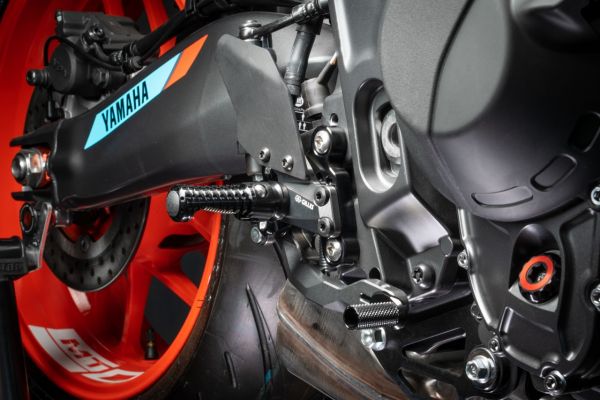 GILLES AS31GT3 Fußrastenanlage für Yamaha MT-09 ab Modelljahr 2021- XSR900 2022- (AS31GT3-Y15-B)