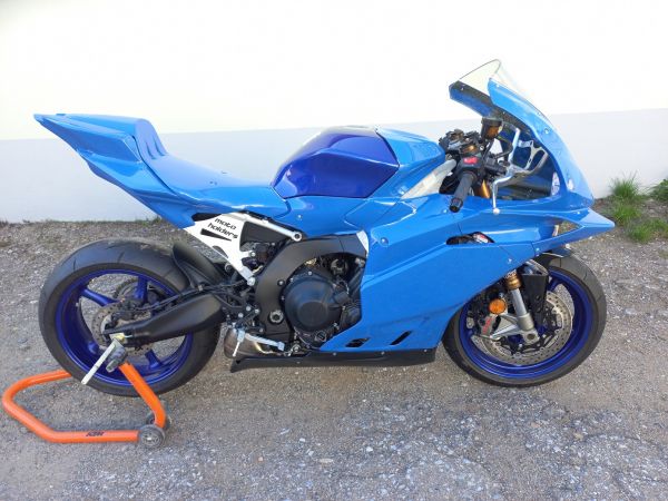 Yamaha YZF R9/25 -   Motocarbons Verkleidungs -Satz  GFK- Renn-Verkleidung mit Kühlleitblech und Tankabdeckung