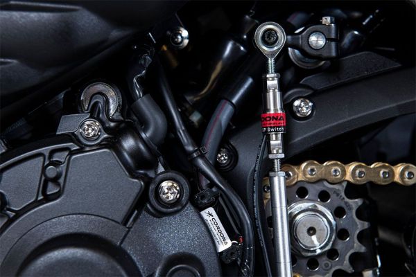 Cordona 424Evo GP ASG Superbike Quickshifter mit Blipperfunktion für Yamaha YZF-R1 Modelljahr 2018-