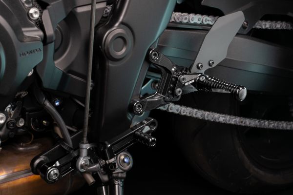 GILLES AS31GT3 Fußrastenanlage schwarz für Honda CB 1000 Hornet , 2025- (AS31GT3-H18-B)