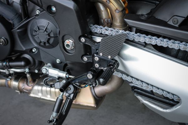 MG BIKETEC Sportfussrastenanlage / Rastenanlage / Fußrastenanlage mit ABE, gültig in D - A - CH für  Aprilia RSV4 / Factory ab 2025