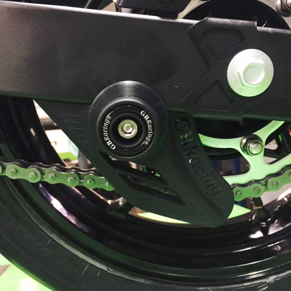 GBRacing Kawasaki Ninja ZXR 400 ab 2018 GB Racing Kettenschutzfinne mit Montageständeraufnahme GB Racing Kettenschutz finne Montageständer Aufnahmen Aufnahme 2018 2019