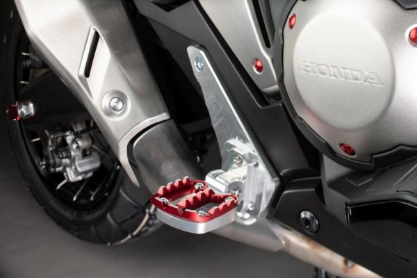 Lightech Fußrasten verstellbar Honda X-ADV 750 2021-, schwarz, rot oder blau
