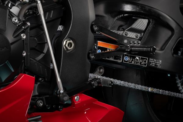 Gilles FXR2 - Fussrastenanlage schwarz für Honda CBR 1000 RR-R SC82 (2023 - ) und Honda CBR 1000 RR-R SP SC82 (2020 - )  Nur Rennsport!