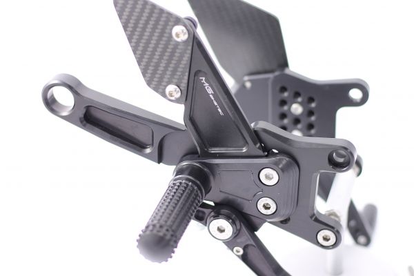 MG BIKETEC Rennsport-Fussrastenanlage / Rastenanlage / Fußrastenanlage ohne ABE für  Aprilia RSV4 1000 RF ab 2017-2020