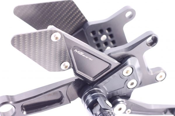 MG Biketec Fußrastenanlage Mit ABE Für Aprilia RSV4 2017 - 2018 & Tuono 2017 - 2020