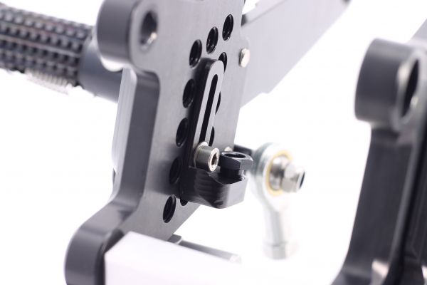 MG BIKETEC Rennsport-Fussrastenanlage / Rastenanlage / Fußrastenanlage ohne ABE für  Aprilia RSV4 1000 RF ab 2017-2020