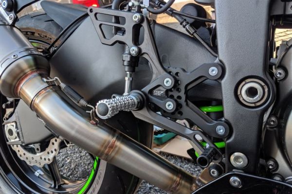 ARP Racing Fussrastenanlage Kawasaki ZX 6R Ninja 2019 2020 fußrasten ZX-6R 2019 Rear set