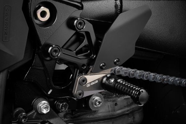GILLES AS31GT3 Fußrastenanlage schwarz AS31GT3-S13-B für Suzuki GSX-8S 2023- / GSX-8R 2024-