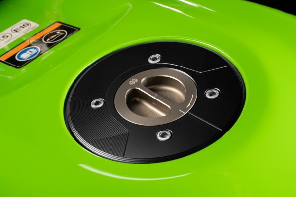 Gilles Tankdeckel, schwarz-grau, für Kawasaki Ninja 400, ZX10R/RR und weiteren Modellen  (FCAP-04-B)