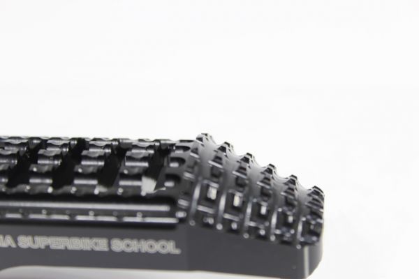 Gilles Austauschfußrasten California, Fahrer, schwarz für Kawasaki Z1000/Z800/ZX-10R/ZX-12R/ZX-6R/ZX-6RR (Siehe Liste)