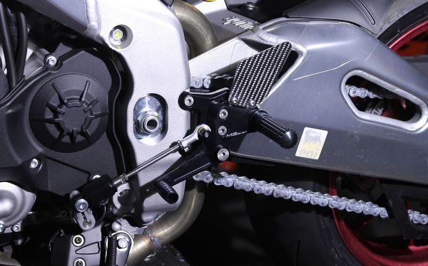 MG Biketec Fußrastenanlage Mit ABE Für Aprilia RSV4 2017 - 2018 & Tuono 2017 - 2020